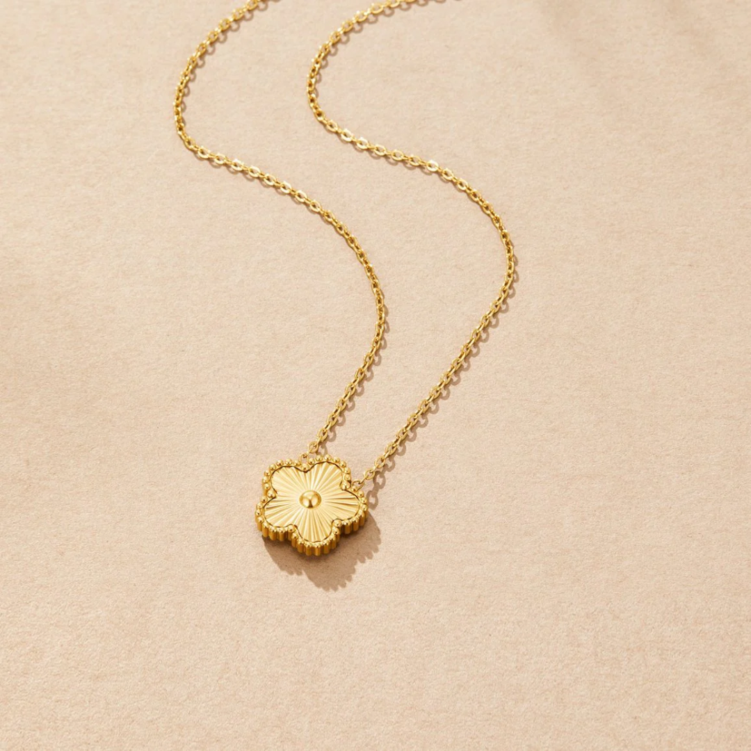 Elysian Clover Necklace 18k Gold